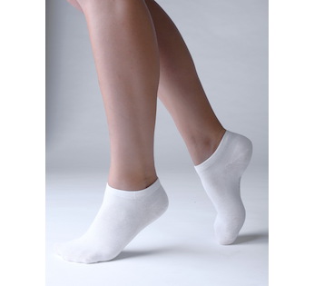 GINA dámské ponožky kotníčkové, bezešvé, jednobarevné Bambusové ponožky 82002P  - bílá  44/47