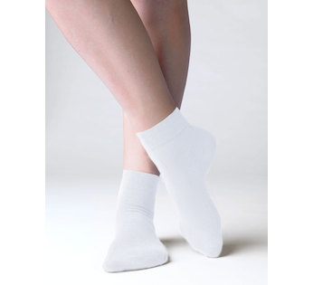 GINA dámské ponožky střední, bezešvé, jednobarevné Bambusové ponožky 82004P  - bílá  35/38